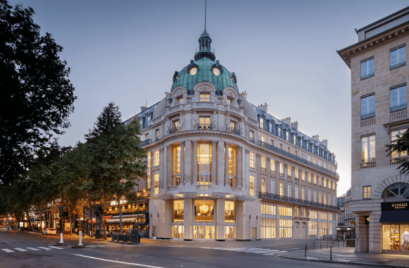 Samsung installs Onyx LED displays at the historic Pathé Palace cinema