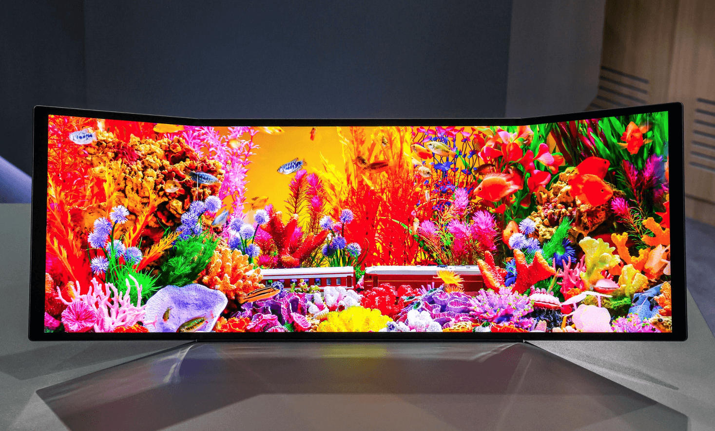 TCL CSOT shows off its tri-folding inkjet-printed OLED panel again