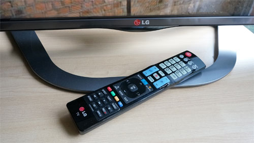 Table-top stand with remote control